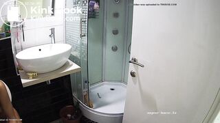 voyerhouse pooping