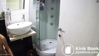 voyerhouse pooping
