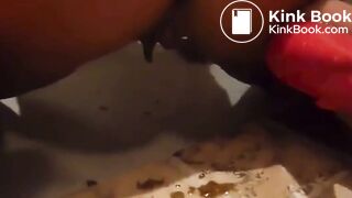 Ebony cleaning ass while doing enema