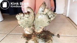 BLONDE SHITTING ON SOLES AND SMEARING.