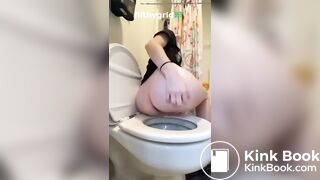 Girl poop - video 8