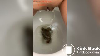 Hot girl pooping - video 33