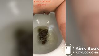 Hot girl pooping - video 33