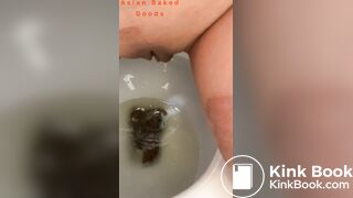 Hot girl pooping - video 33