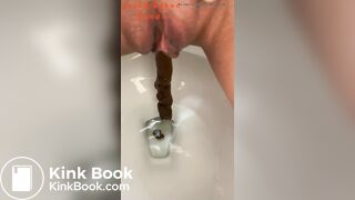 Hot girl pooping - video 33