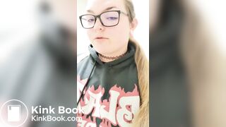 Girlfriend takes a sloppy dump for me