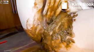 Lady scat fisting her cunt