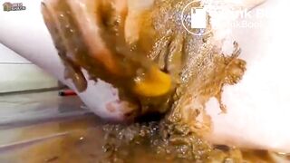 Lady scat fisting her cunt