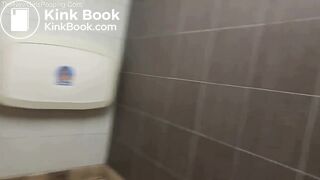 She poops at a burger King