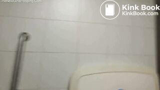 She poops at a burger King