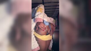Ebony Scat - video 27