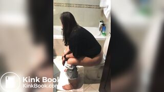 Cutie Pooping - video 3