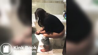 Cutie Pooping - video 3