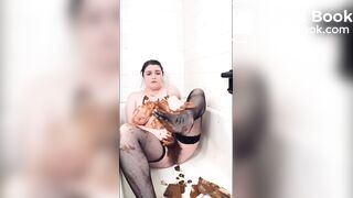 Chubby girl Smear and fuck poop into pussy