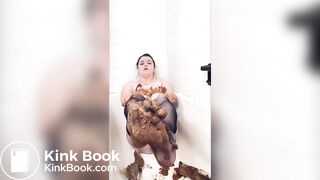 Chubby girl Smear and fuck poop into pussy
