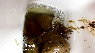 shitting with the pussy opened