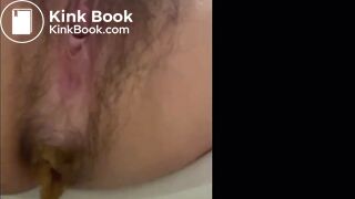 Cute girl pee and pooping