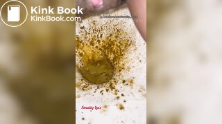 She unleashes thunderous DIARRHEA splashes - video 2