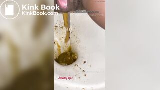 She unleashes thunderous DIARRHEA splashes - video 2