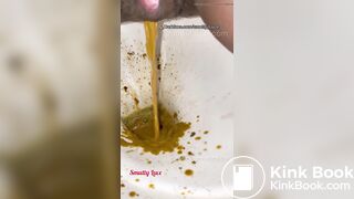 She unleashes thunderous DIARRHEA splashes - video 2