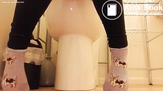 Girl poop and pees, (posibility diarrhea)