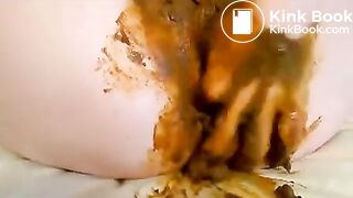 Amateur girl masturbating with fresh shit