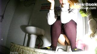 Girls asian pooping piss toilet.MML_086