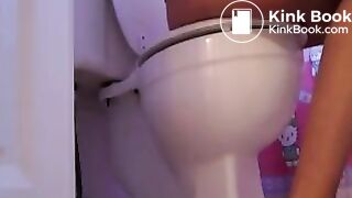 Girl with cute legs poops 2