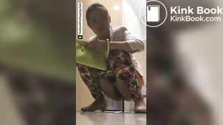 Girl Chinese piss pooping toilet.LLT-032