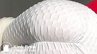 Filling white leggings with hot shit