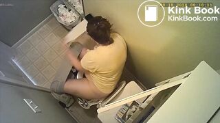 Wife Shitting - Hidden Cam