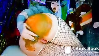 Egirl shits on her dildo 1