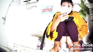 Girls asian pooping piss toilet.MML_082