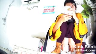 Girls asian pooping piss toilet.MML_082