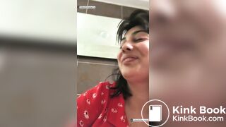 Cute Girl Shitting - video 5