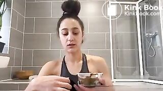 Girl shitting - video 15