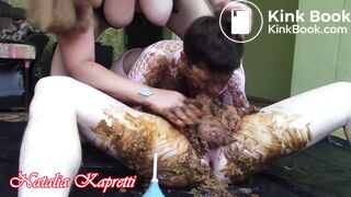 Enjoy dirty blowjob in big pile of shit