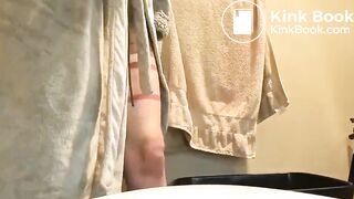 girl shitting a nice poop
