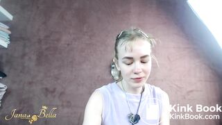 Verstopfung Constipated girl
