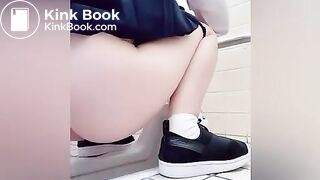 Korean cute girl poop - video 2