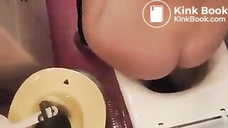 Girl poop 2 - video 3