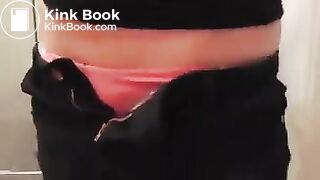 Girl poop 2 - video 3
