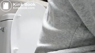 GIRL RECORDING HER SELF WHILE POOPING 18