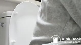 GIRL RECORDING HER SELF WHILE POOPING 18