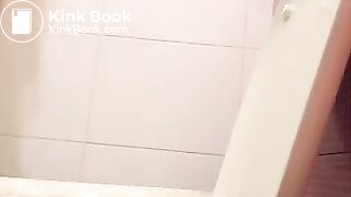 Girl poop 1 - video 3