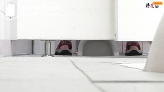 Girl Chinese pooping pis toilet.Y07