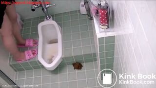 Girl got scared by sound and miss the toilet [VICD-263]