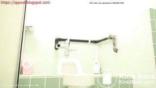 Girl got scared by sound and miss the toilet [VICD-263]