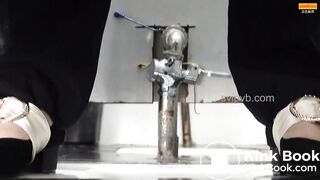 Girl Chinese pis toilet.Z04