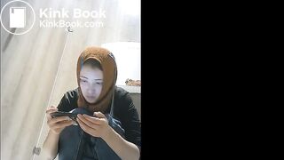 Girl Chinese pooping pis toilet.T01